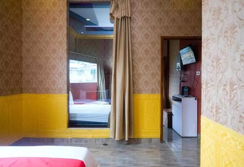 ホテル Reddoorz Syariah Near Gerbang Dieng 2