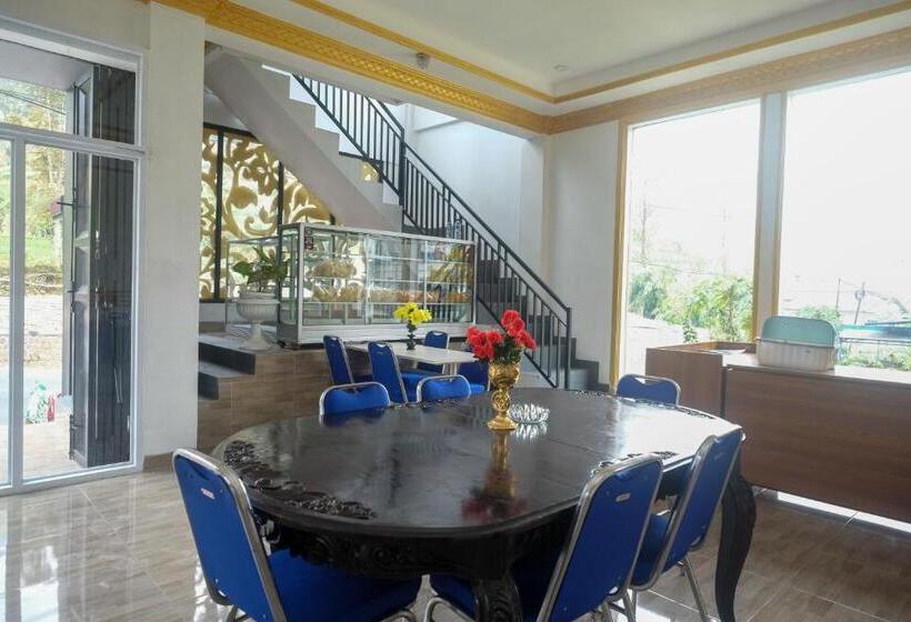 فندق Reddoorz Syariah Near Gerbang Dieng 2