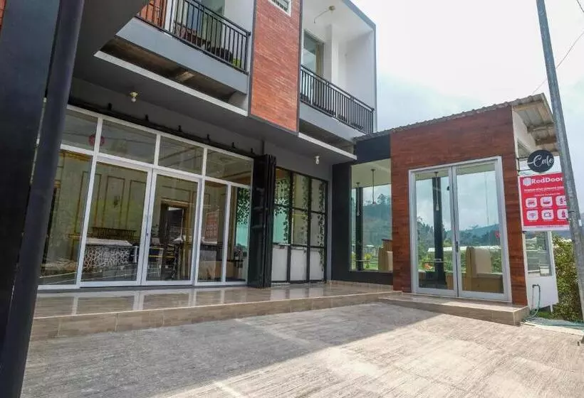 ホテル Reddoorz Syariah Near Gerbang Dieng 2