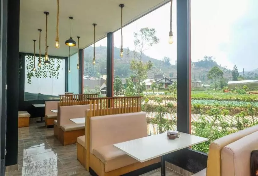 ホテル Reddoorz Syariah Near Gerbang Dieng 2