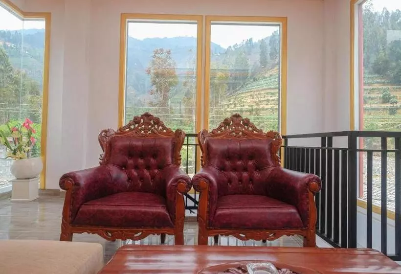 ホテル Reddoorz Syariah Near Gerbang Dieng 2