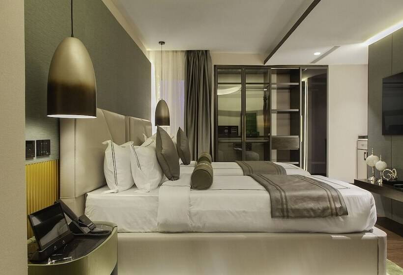 هتل The Delborough Lagos