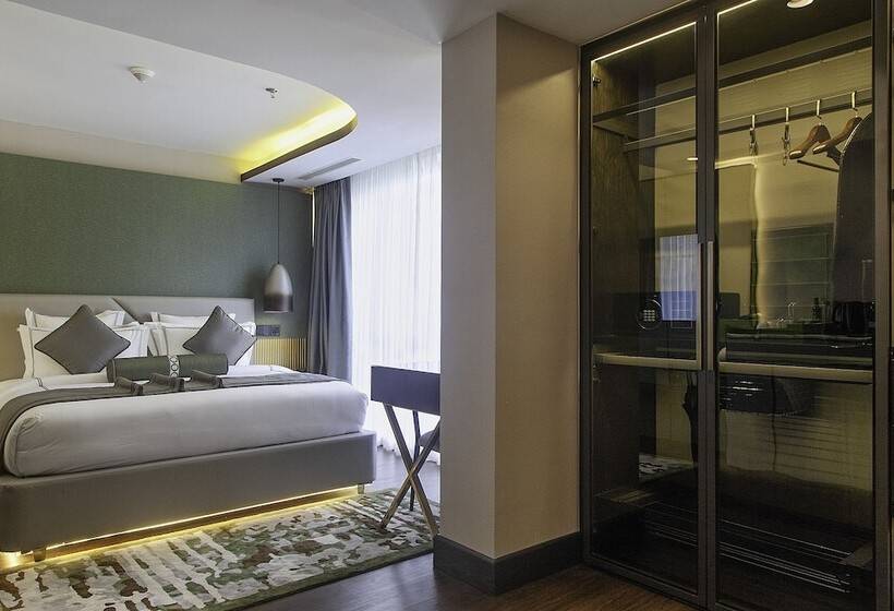 هتل The Delborough Lagos