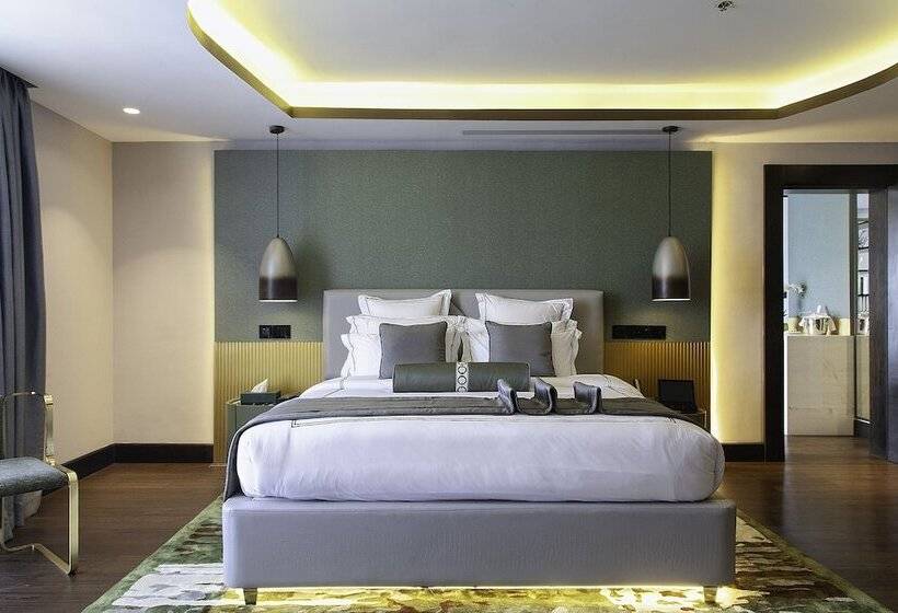 هتل The Delborough Lagos