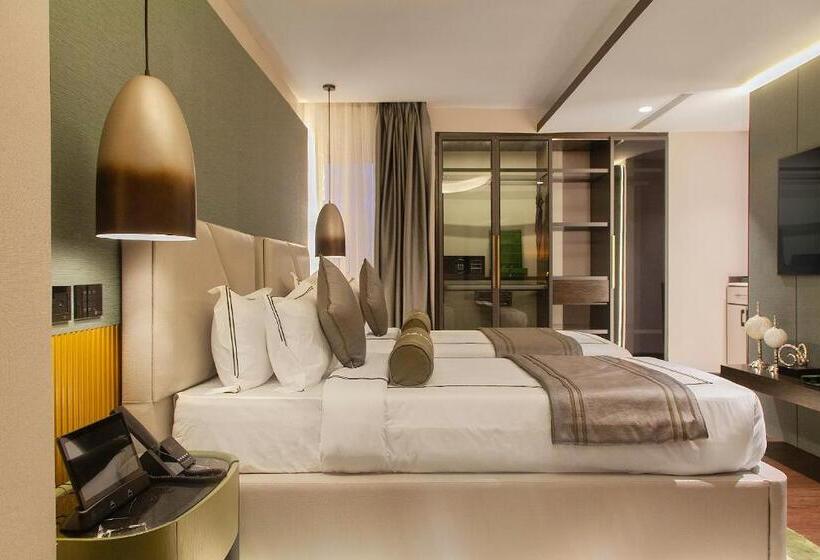 هتل The Delborough Lagos