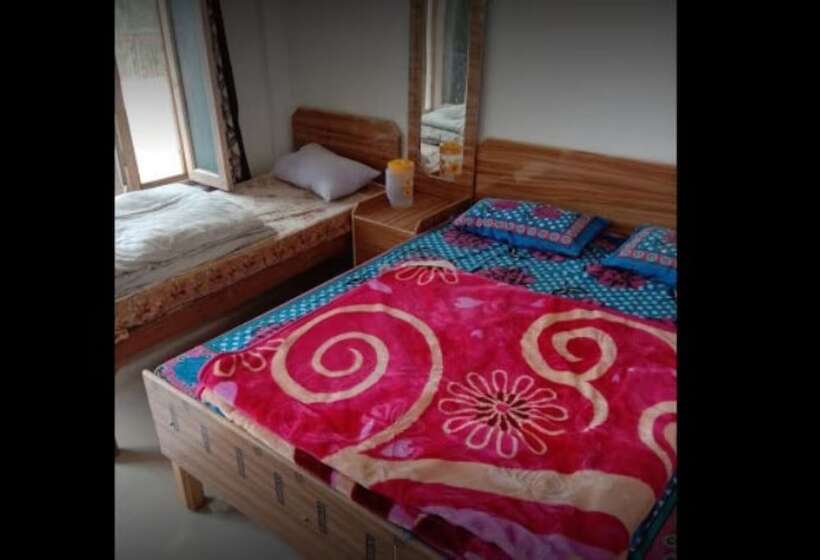 בית מלון כפרי Vivek Palace And Restaurant, Barkot