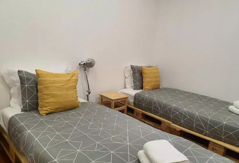 پانسیون Zabava Sacavém