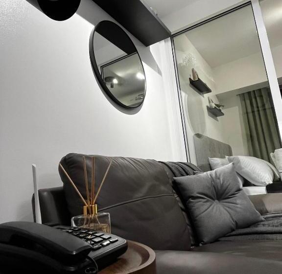 Prime Posh Downtown Condo