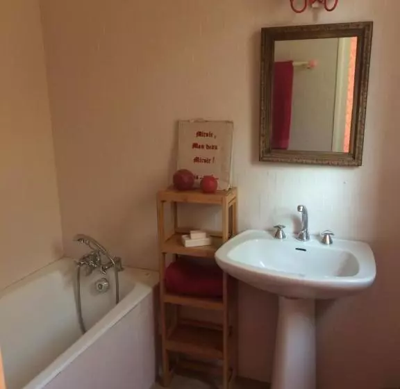 Aamiaismajoitus (B&B) Chambres Au Coeur Du Massif Des Trois Pignons