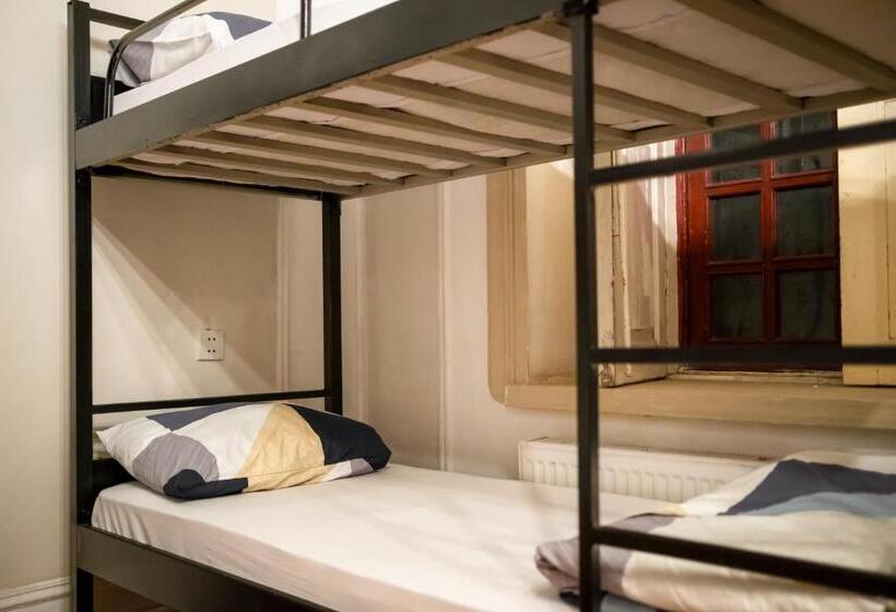 Flora Music & Art Hostel