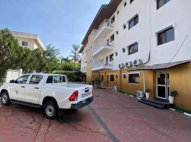 Brain B Hotel And Suites