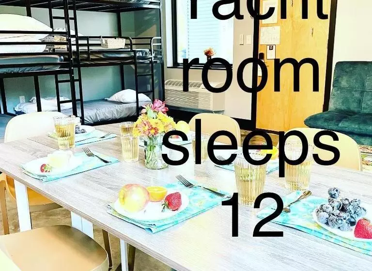 Hotelli Pilot Four Room For Two Near Hidden Valley Ski