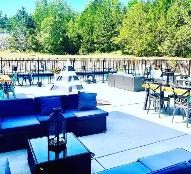 Hotelli Pilot Four Room For Two Near Hidden Valley Ski