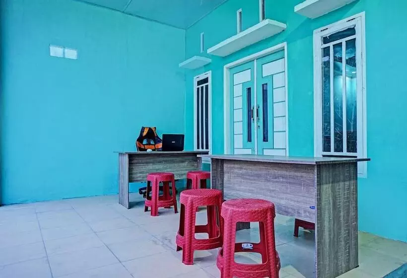 ホテル Oyo 93298 Barito House