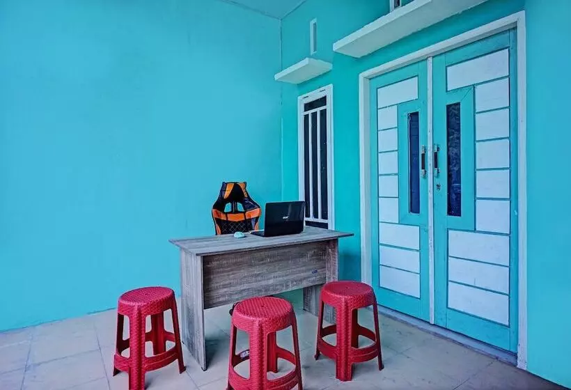 ホテル Oyo 93298 Barito House