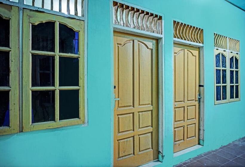 Отель Oyo 93298 Barito House