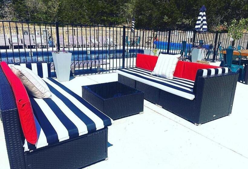 فندق Captain One Room For Two Near Purina Farms