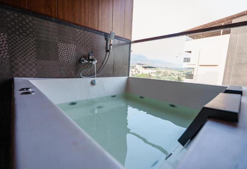 Hotel Regenta Place Igatpuri