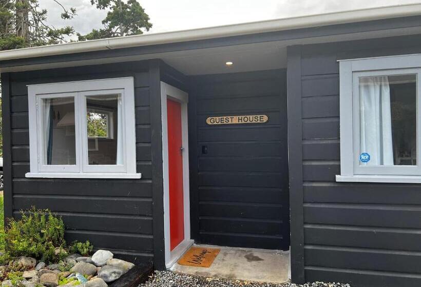 بنسيون Short Stay  Entire Guesthouse!