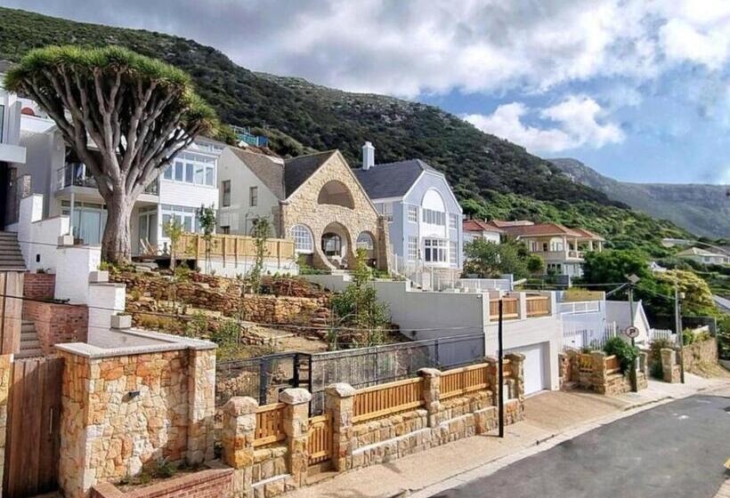 بنسيون The Dragon Tree Guesthouse