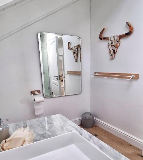 بنسيون The Dragon Tree Guesthouse