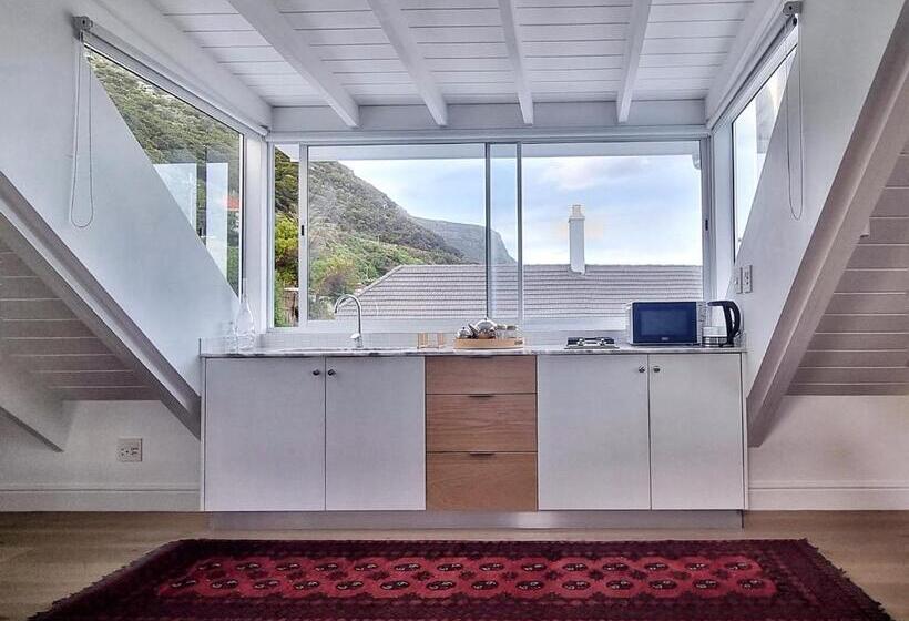 بنسيون The Dragon Tree Guesthouse