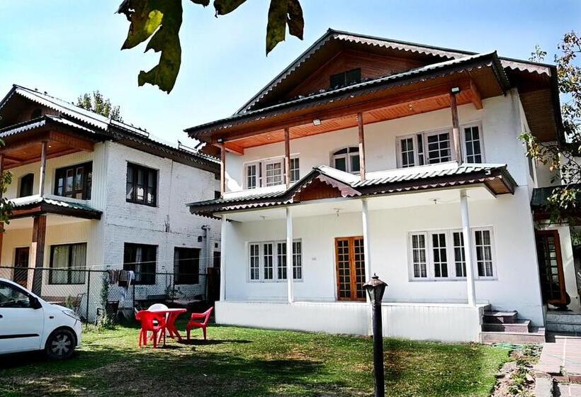 پانسیون White House Cottage