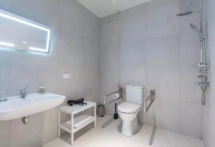 Sunny,private Terrace,wheelchair Access