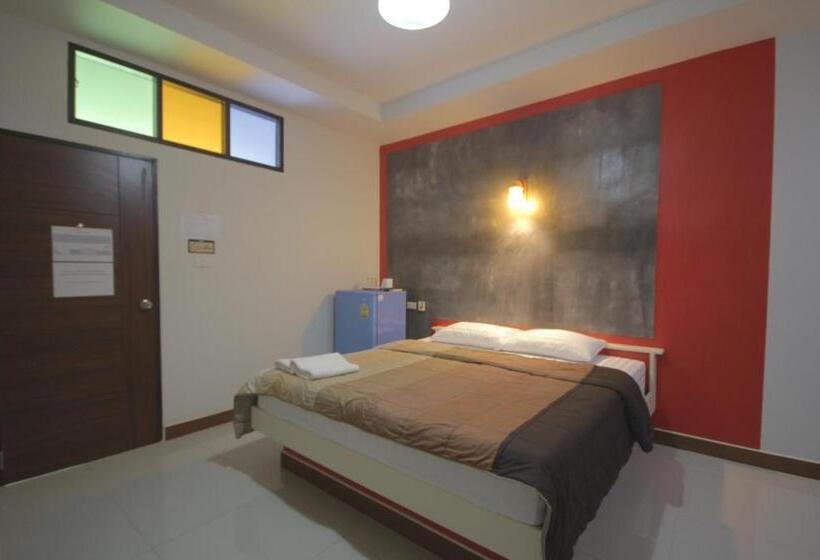 Hostel The Shark Resort ปราณบุรี