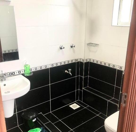 تختخواب و صبحانه White House Apartment