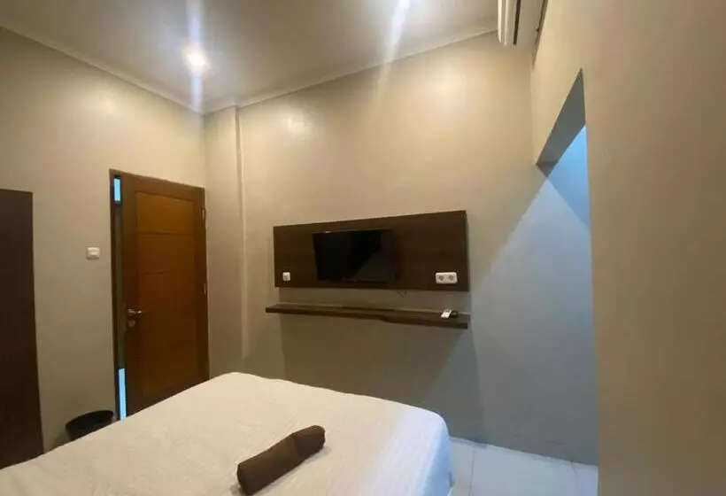 هتل Oyo 93287 Pioneer Pasar Baru