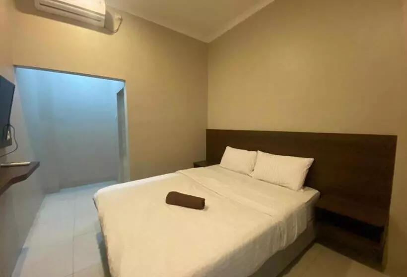 هتل Oyo 93287 Pioneer Pasar Baru
