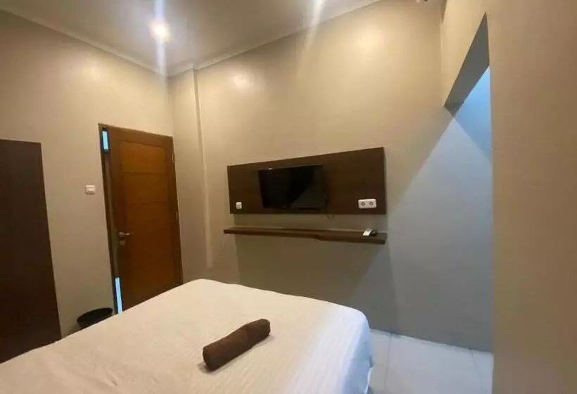 هتل Oyo 93287 Pioneer Pasar Baru