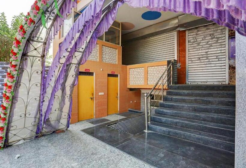 בית מלון כפרי Oyo Blue Stone Inn