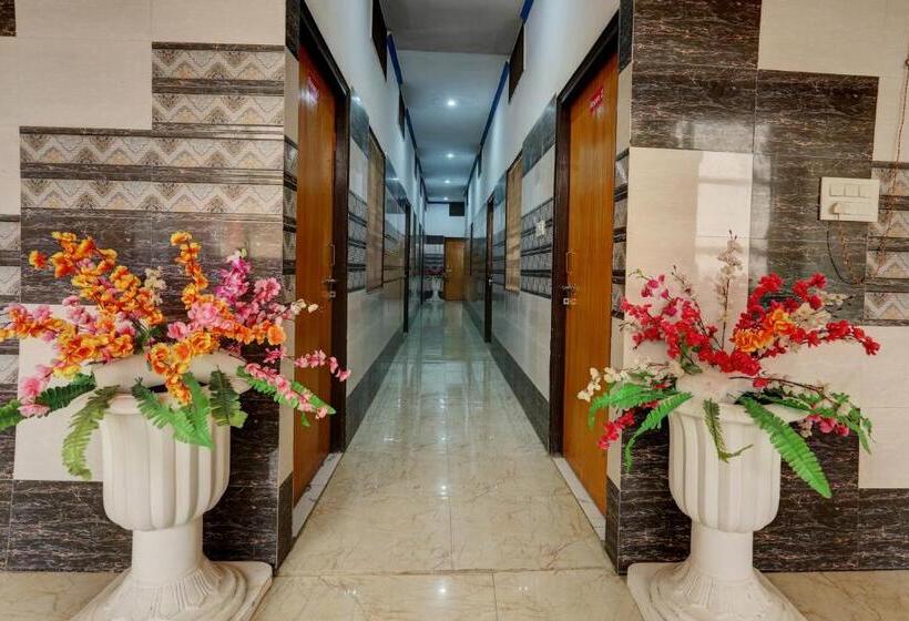 בית מלון כפרי Oyo Blue Stone Inn