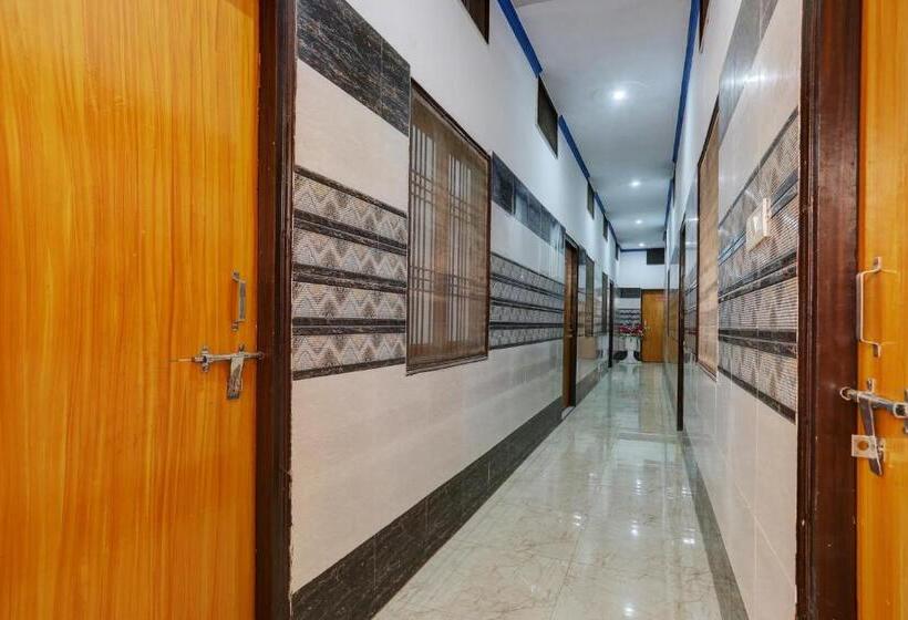 בית מלון כפרי Oyo Blue Stone Inn