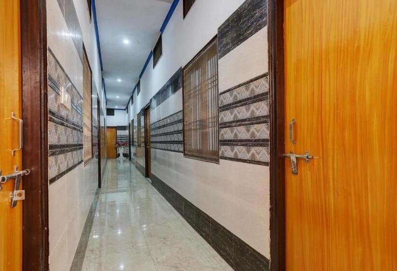 בית מלון כפרי Oyo Blue Stone Inn