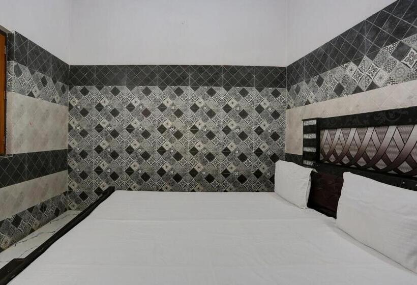 בית מלון כפרי Oyo Blue Stone Inn