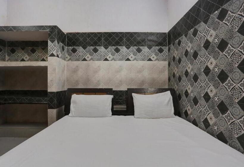 בית מלון כפרי Oyo Blue Stone Inn