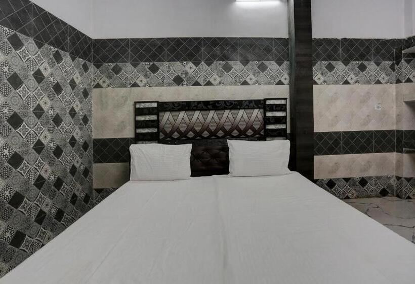 בית מלון כפרי Oyo Blue Stone Inn