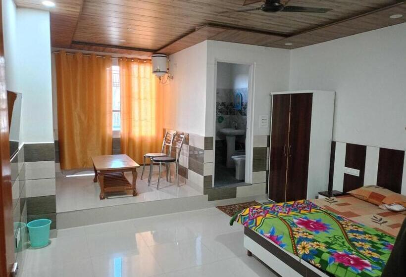 בית מלון כפרי O Parmar Palace