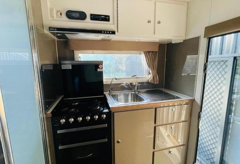 Отель Sapphire Cottage Farm Escape