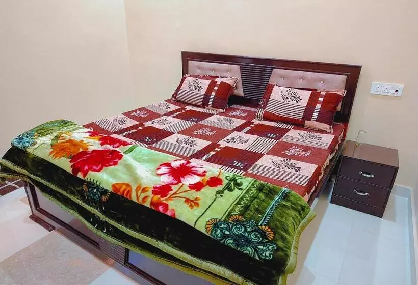 Hotel Fabexpress Saryu