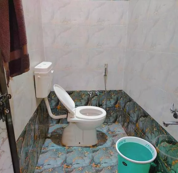 Hotel Fabexpress Saryu