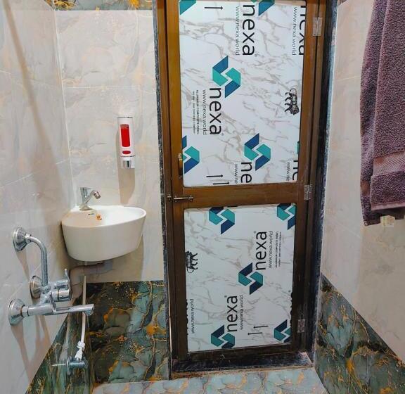 Hotel Fabexpress Saryu