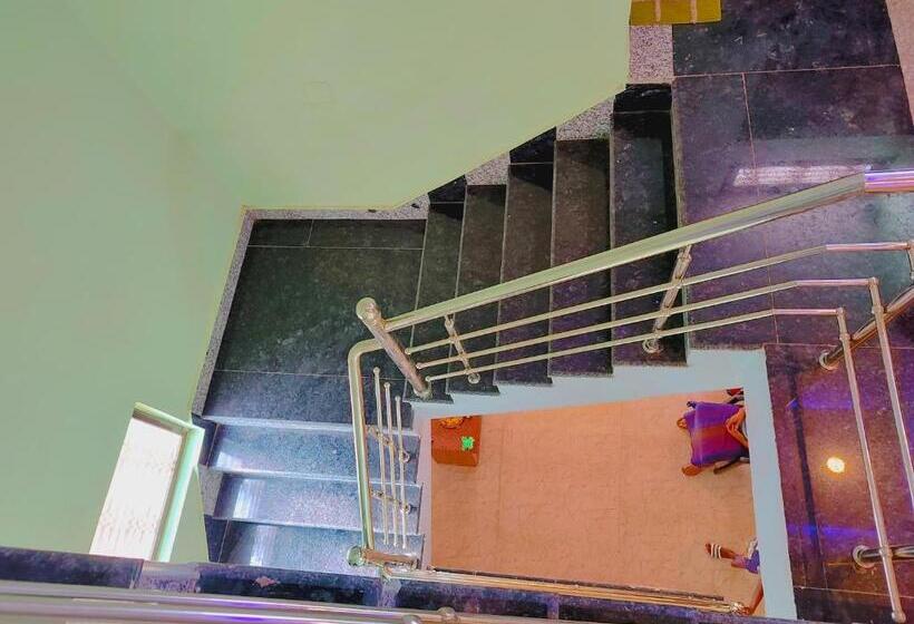 Hotel Fabexpress Saryu