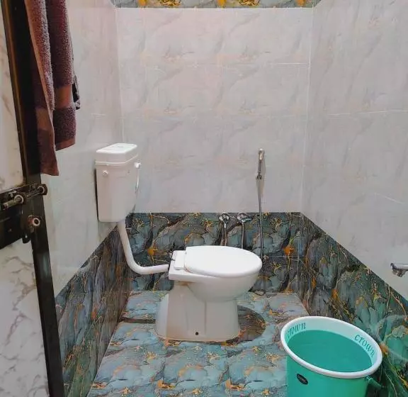 Hotel Fabexpress Saryu