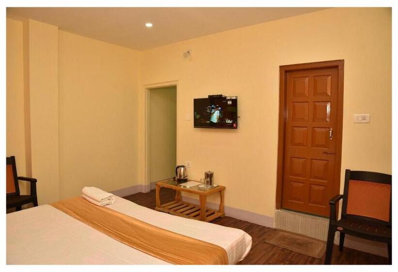 هتل Shillong Palace Inn