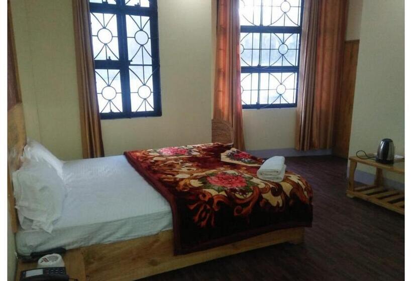 هتل Shillong Palace Inn