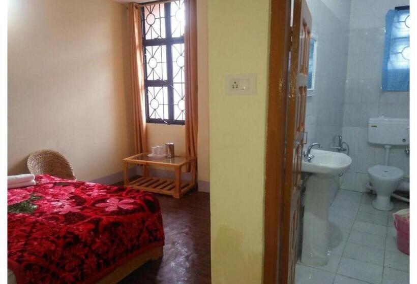 هتل Shillong Palace Inn